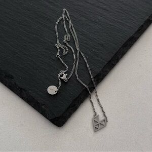 PERDITI AMOTI HEART GEOMETRIC NECKLACE IN SILVER